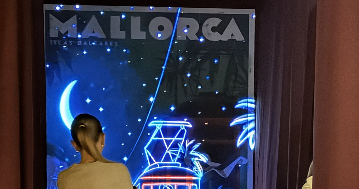 Neon Mallorca sign